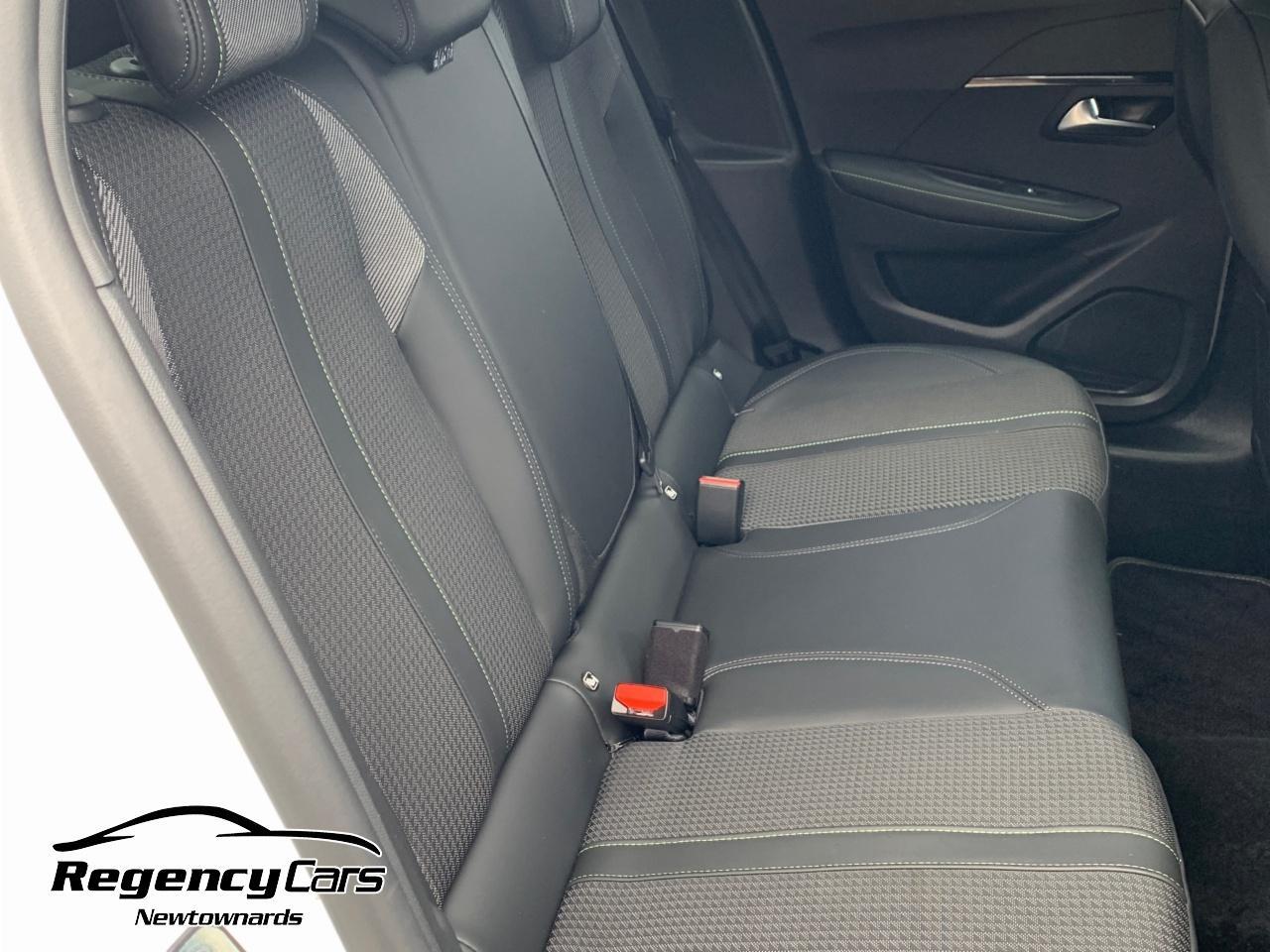 Peugeot 208 view 14