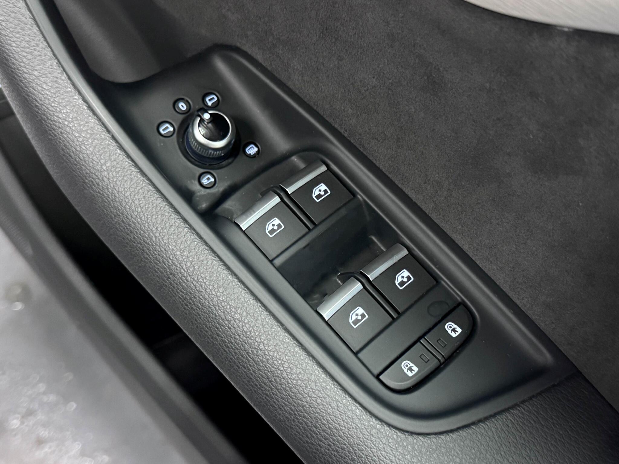 Audi Q7 view 21