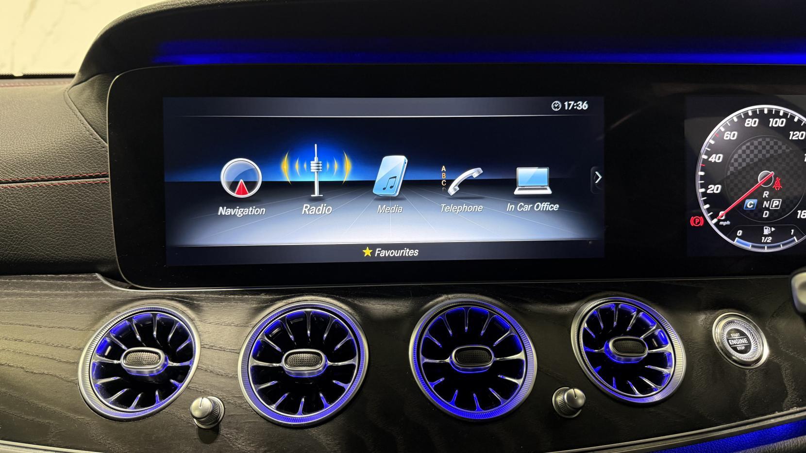 Mercedes-Benz E Class view 22