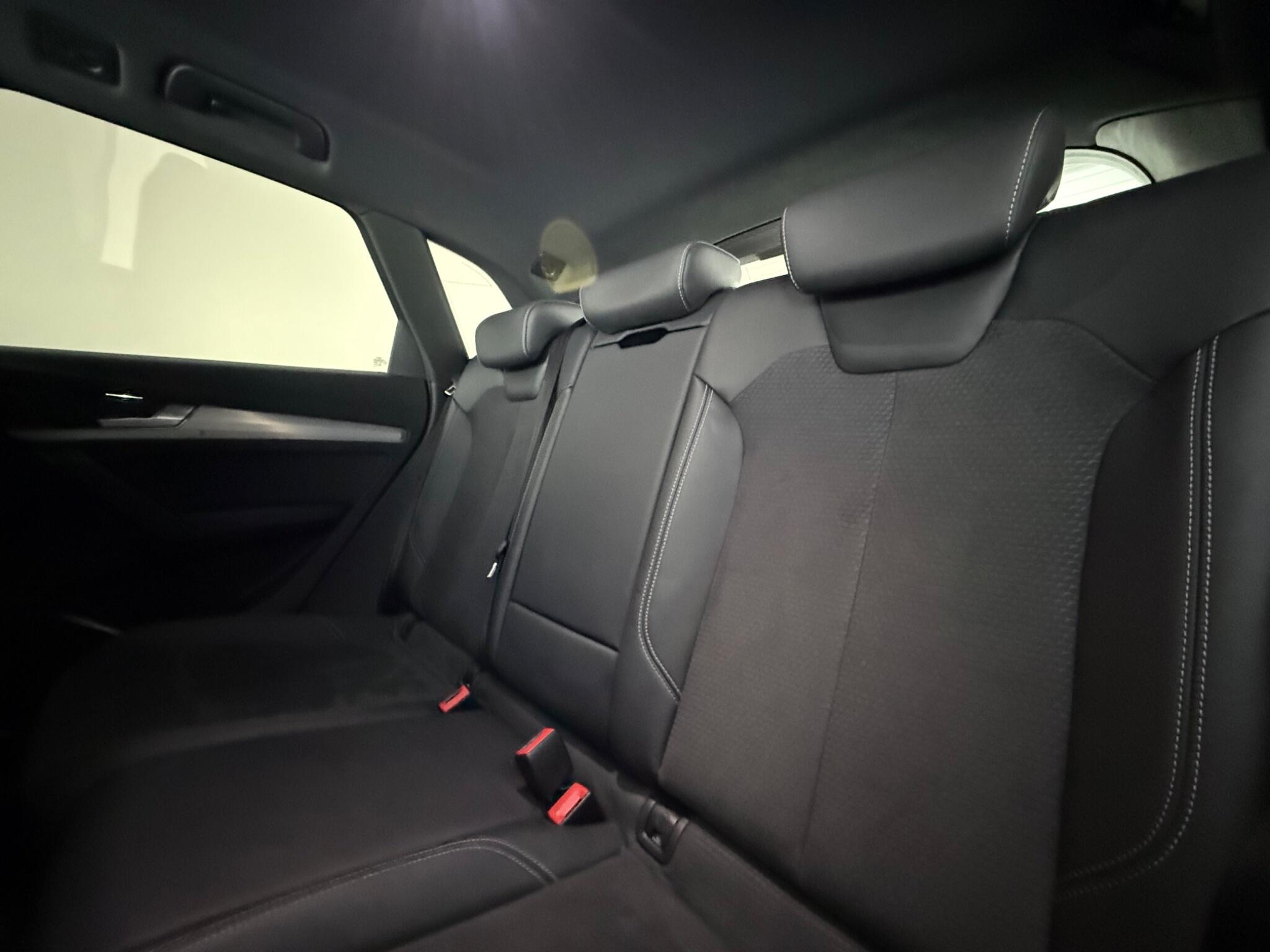 Audi Q5 view 11