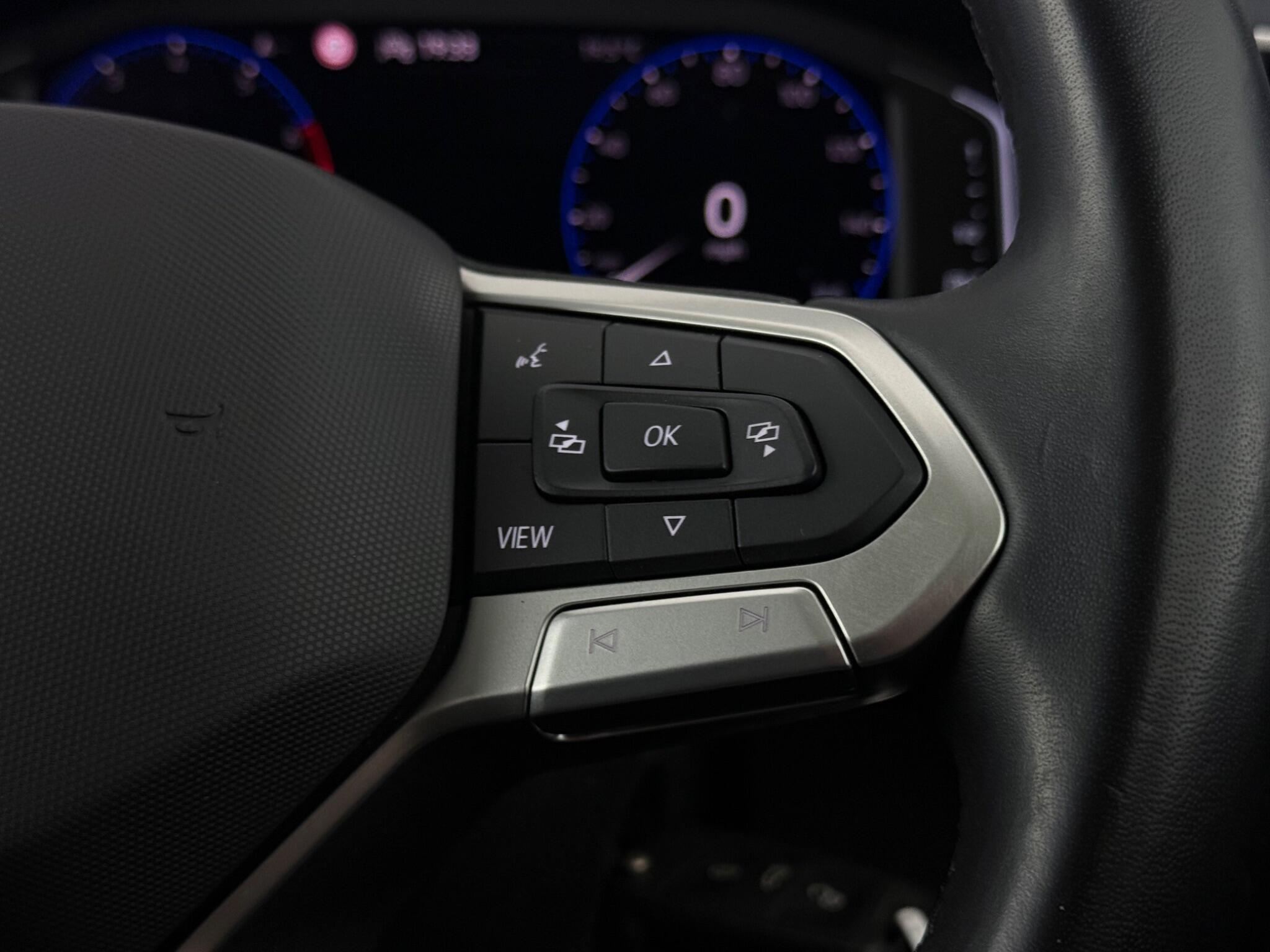 Volkswagen T-Roc view 15