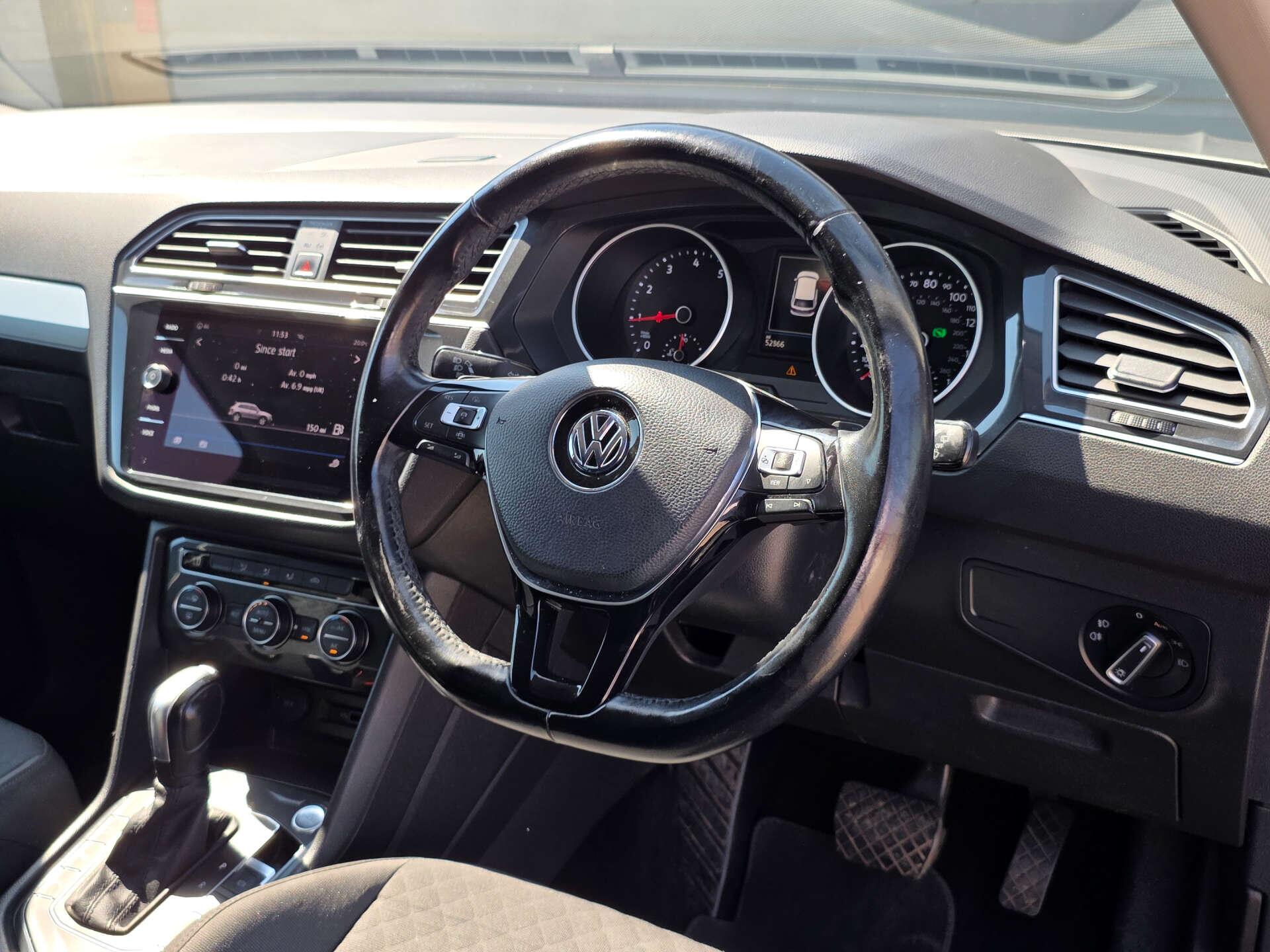 Volkswagen Tiguan view 12