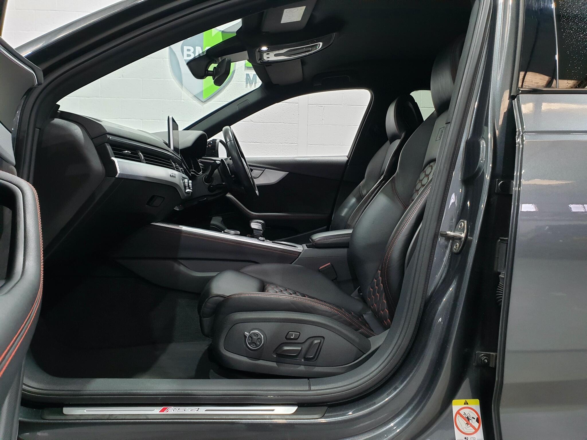 Audi RS4 view 60