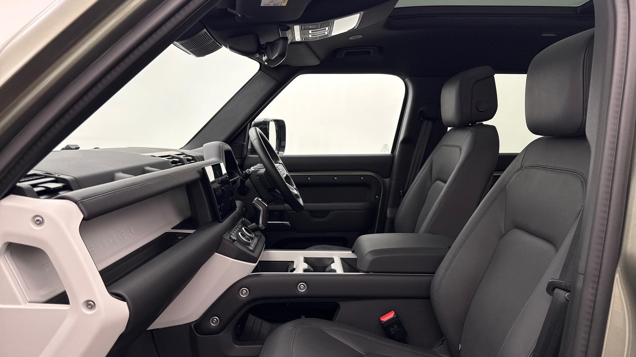 Land Rover Defender view 3