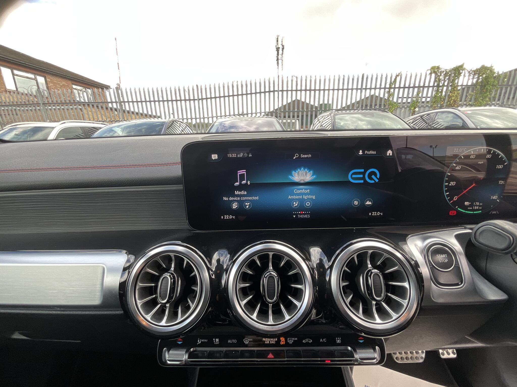 Mercedes-Benz 300 view 26