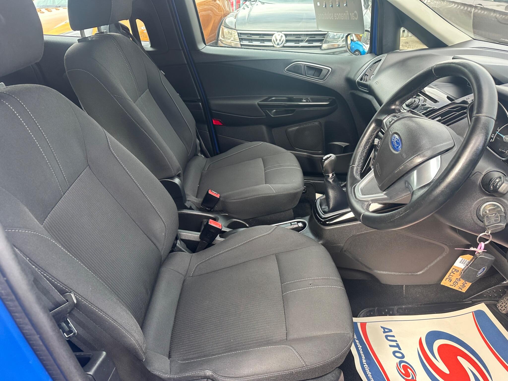 Ford B-Max view 13