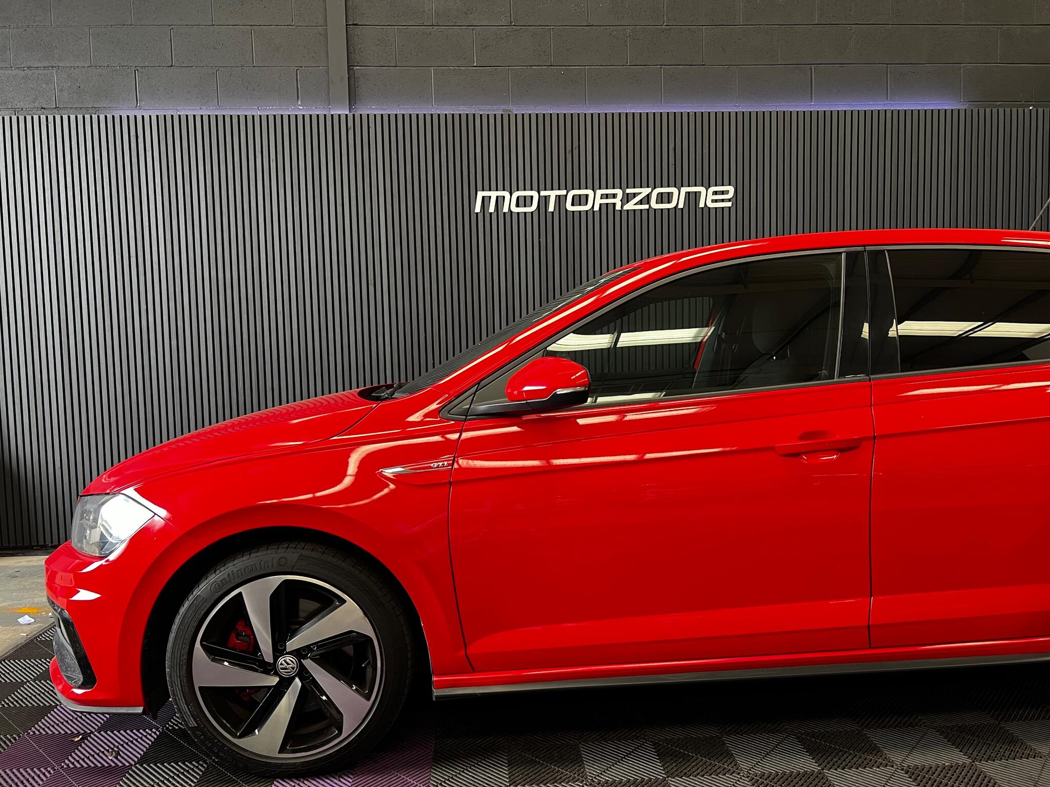 Volkswagen Polo view 8