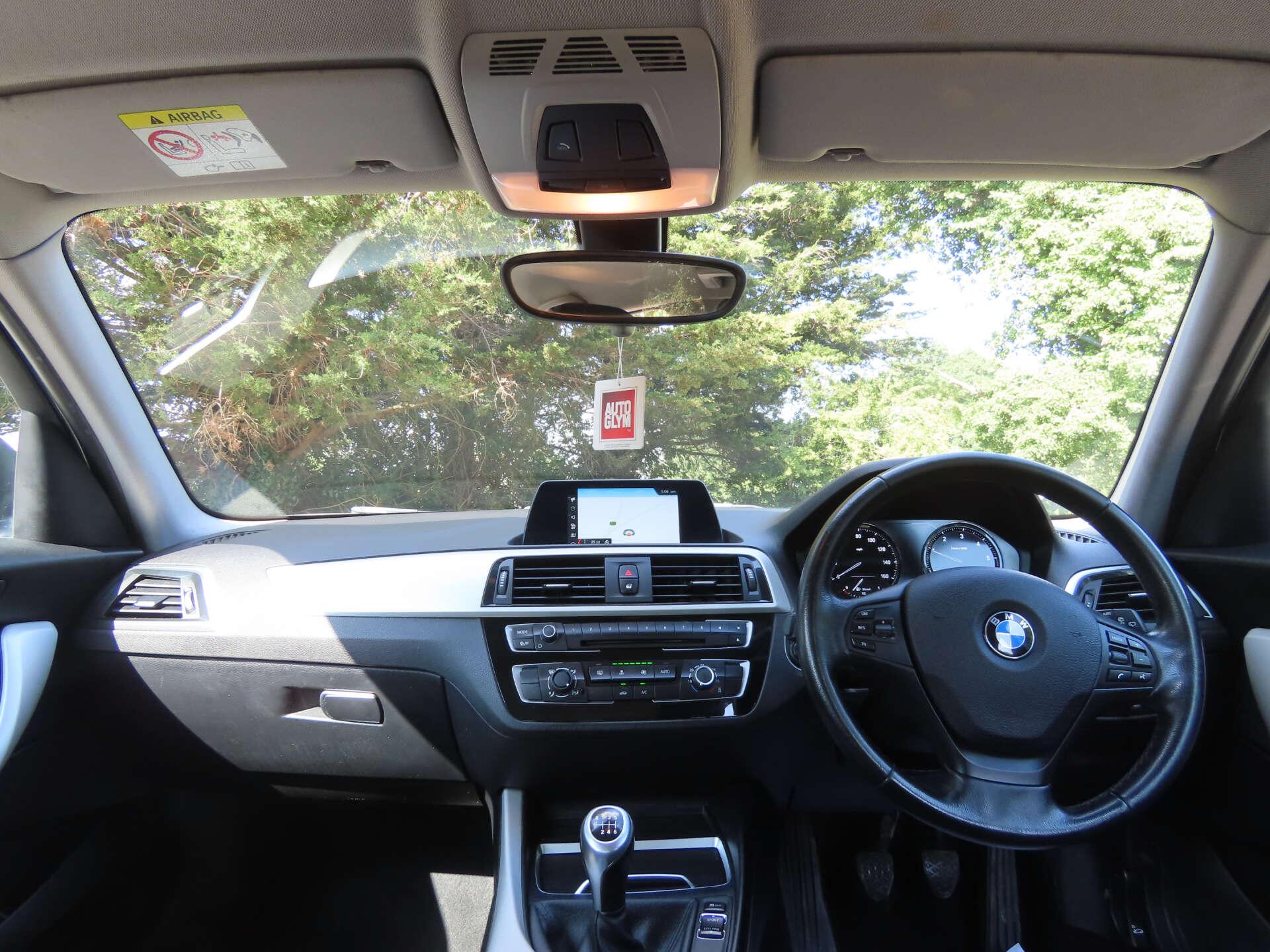 BMW 1 Series view 8