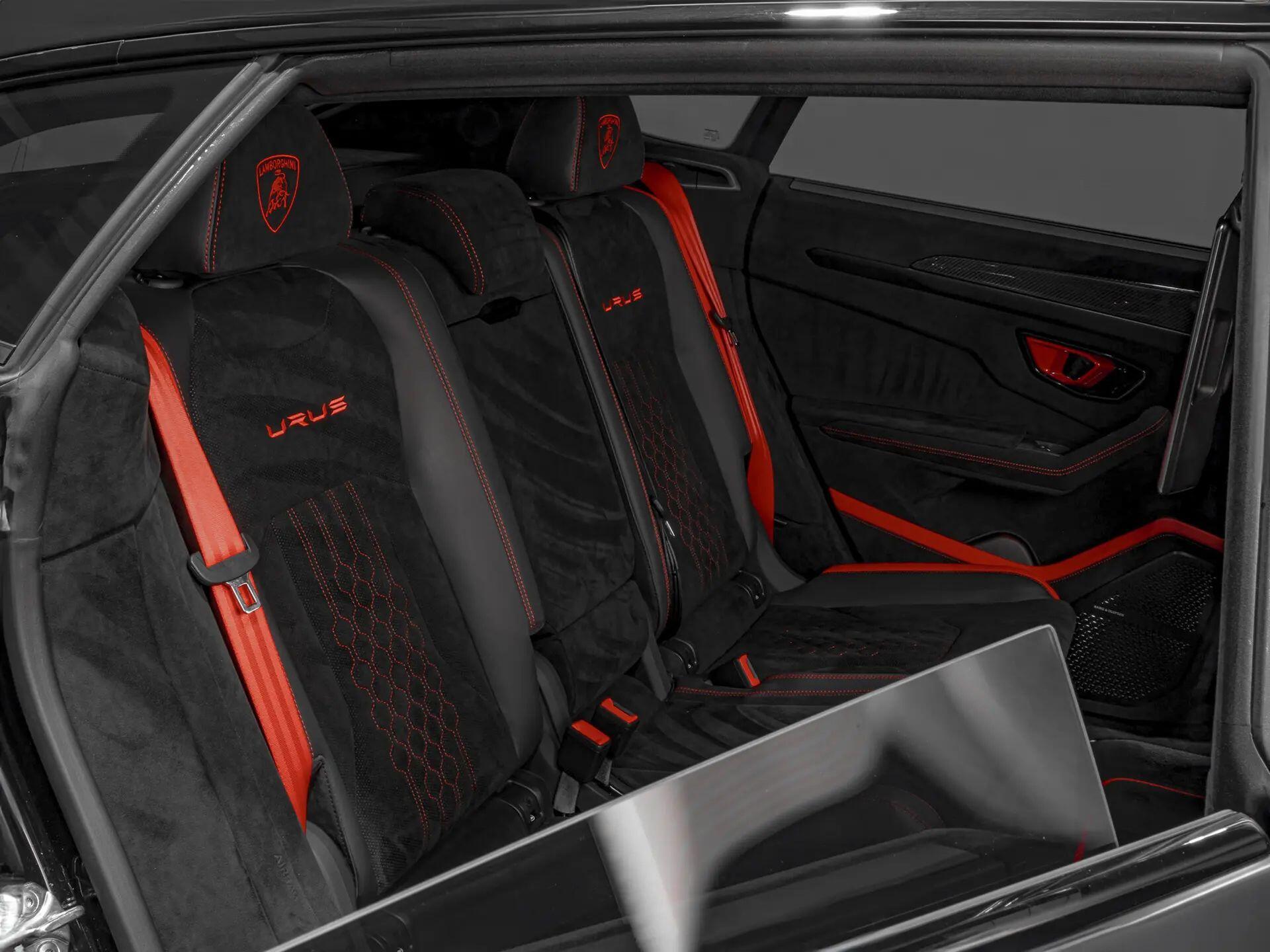 Lamborghini Urus view 35