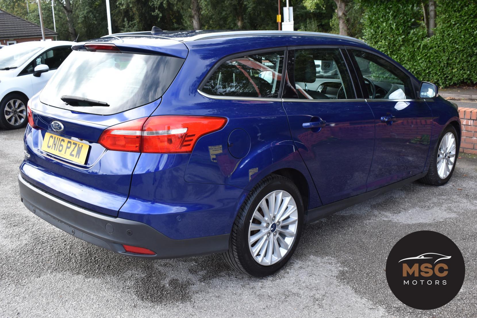 Ford Focus view 15