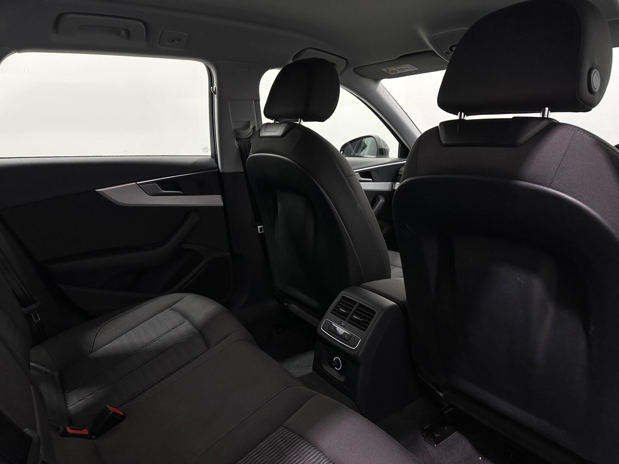 Audi A4 view 40