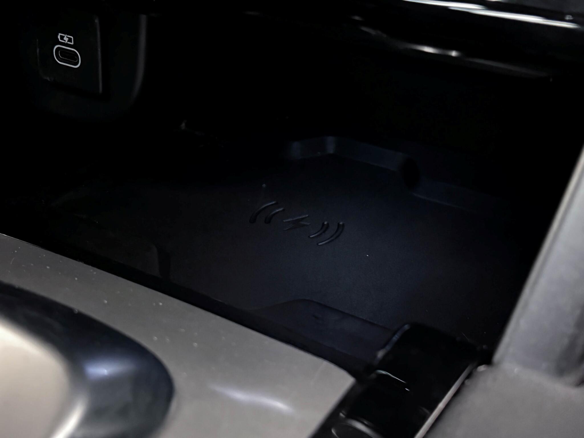 Land Rover Discovery Sport view 38