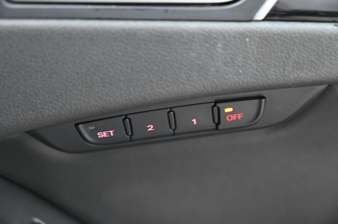 Audi RS4 Avant view 30