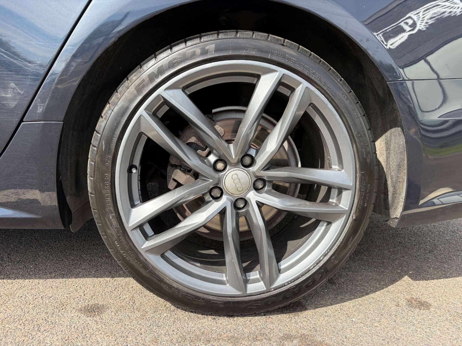 Audi A6 view 13