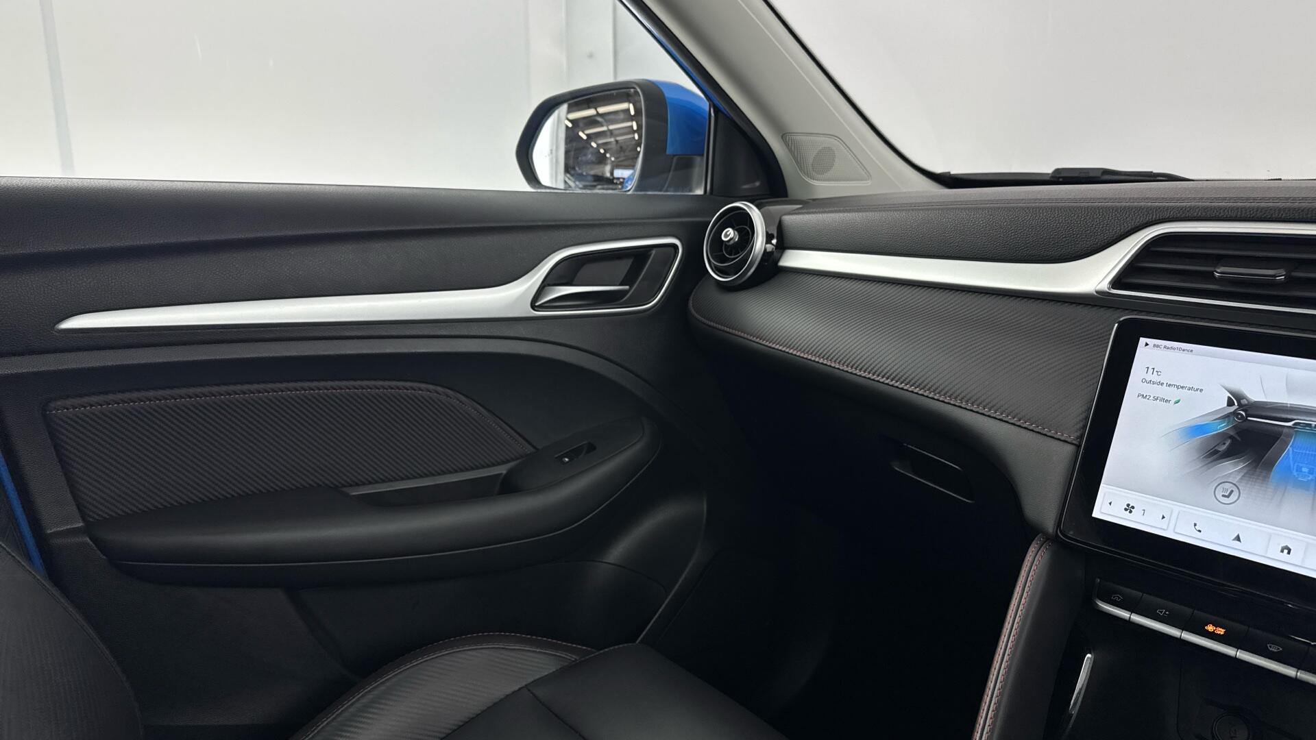 MG ZS view 38