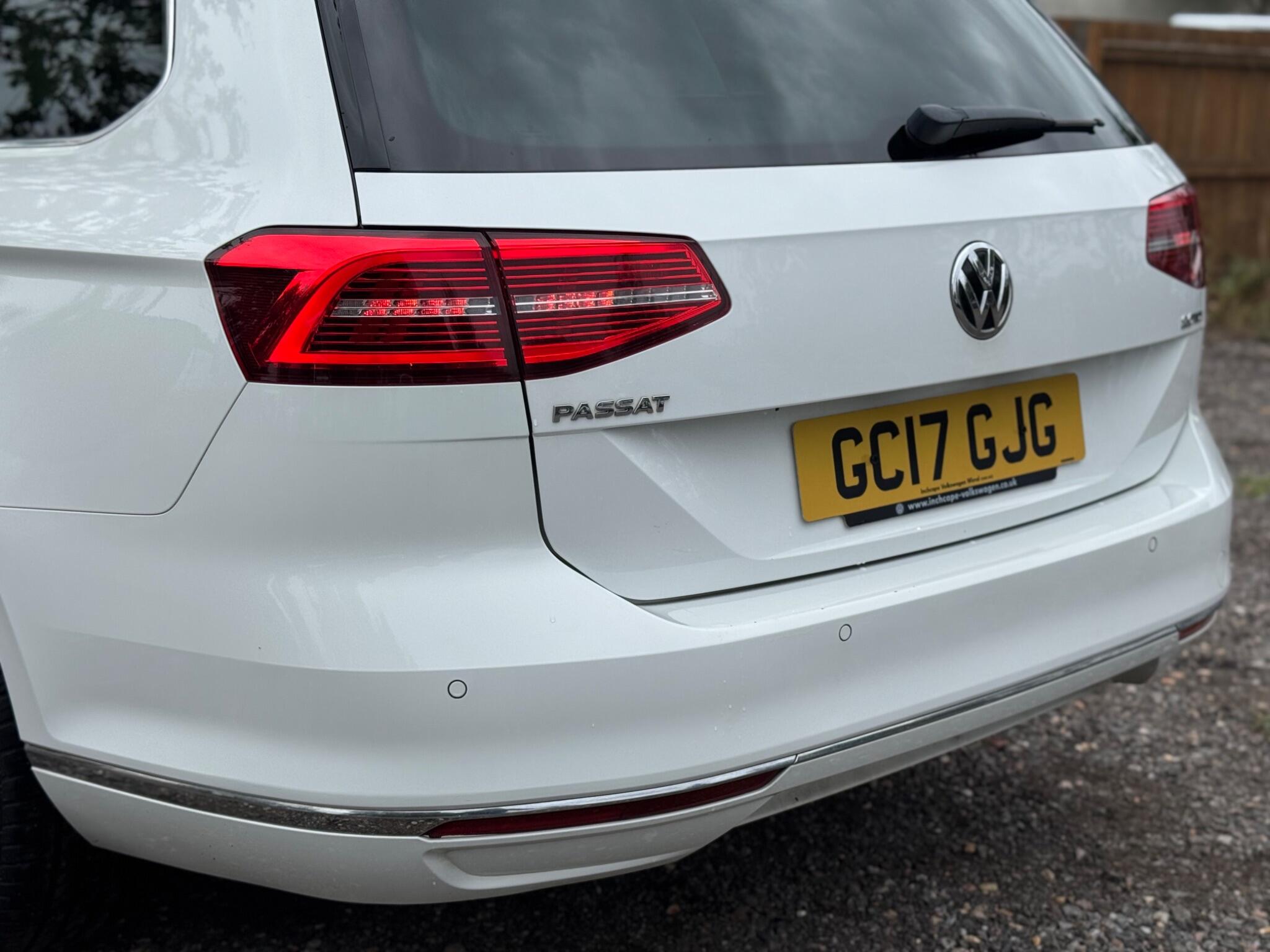 Volkswagen Passat view 9