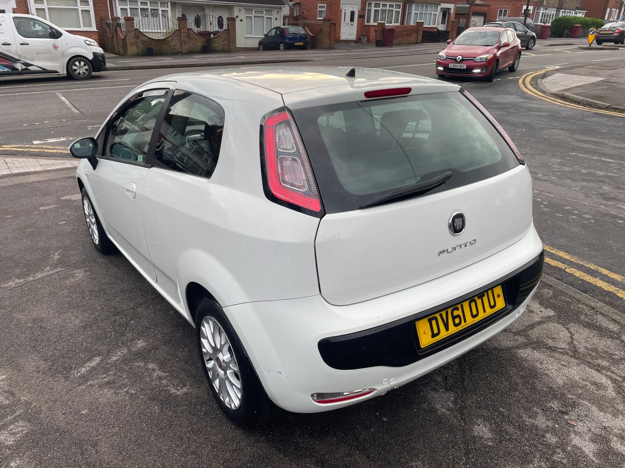 2011 Fiat Punto Evo image 4