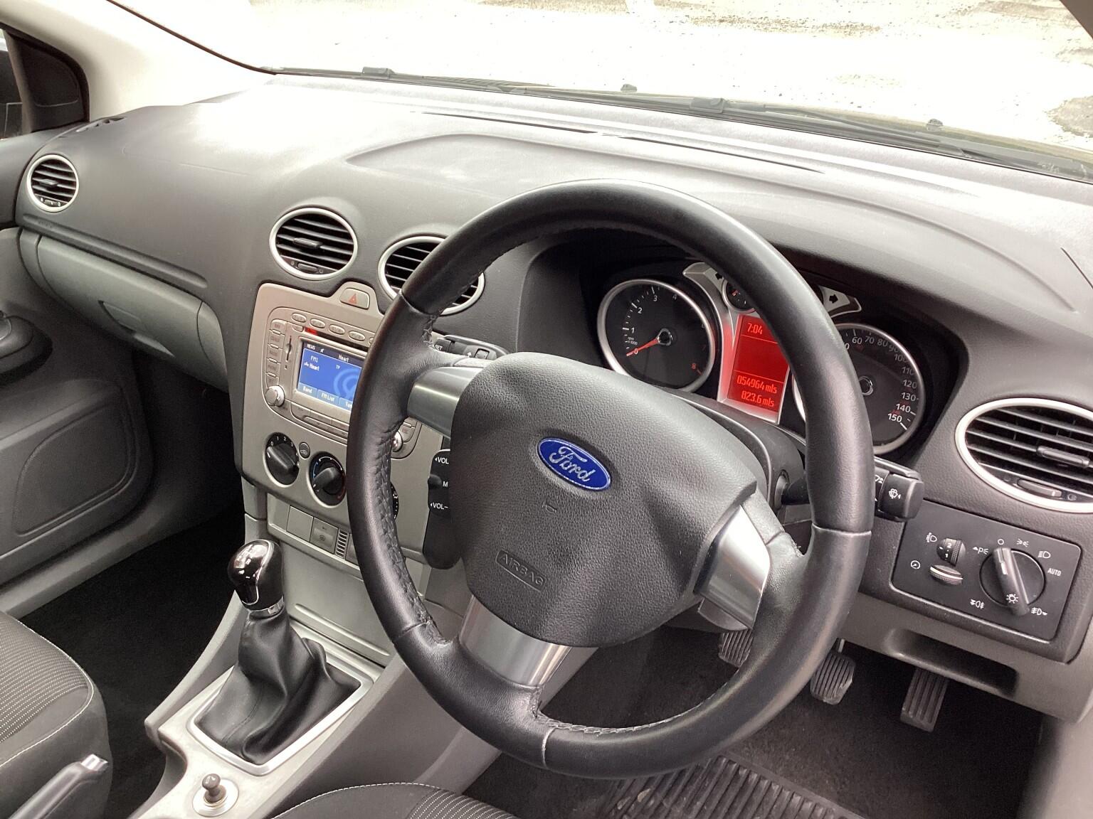 Ford Focus view 22
