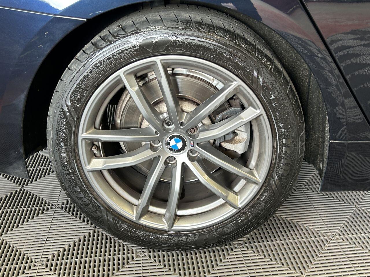 BMW 5 Series view 26