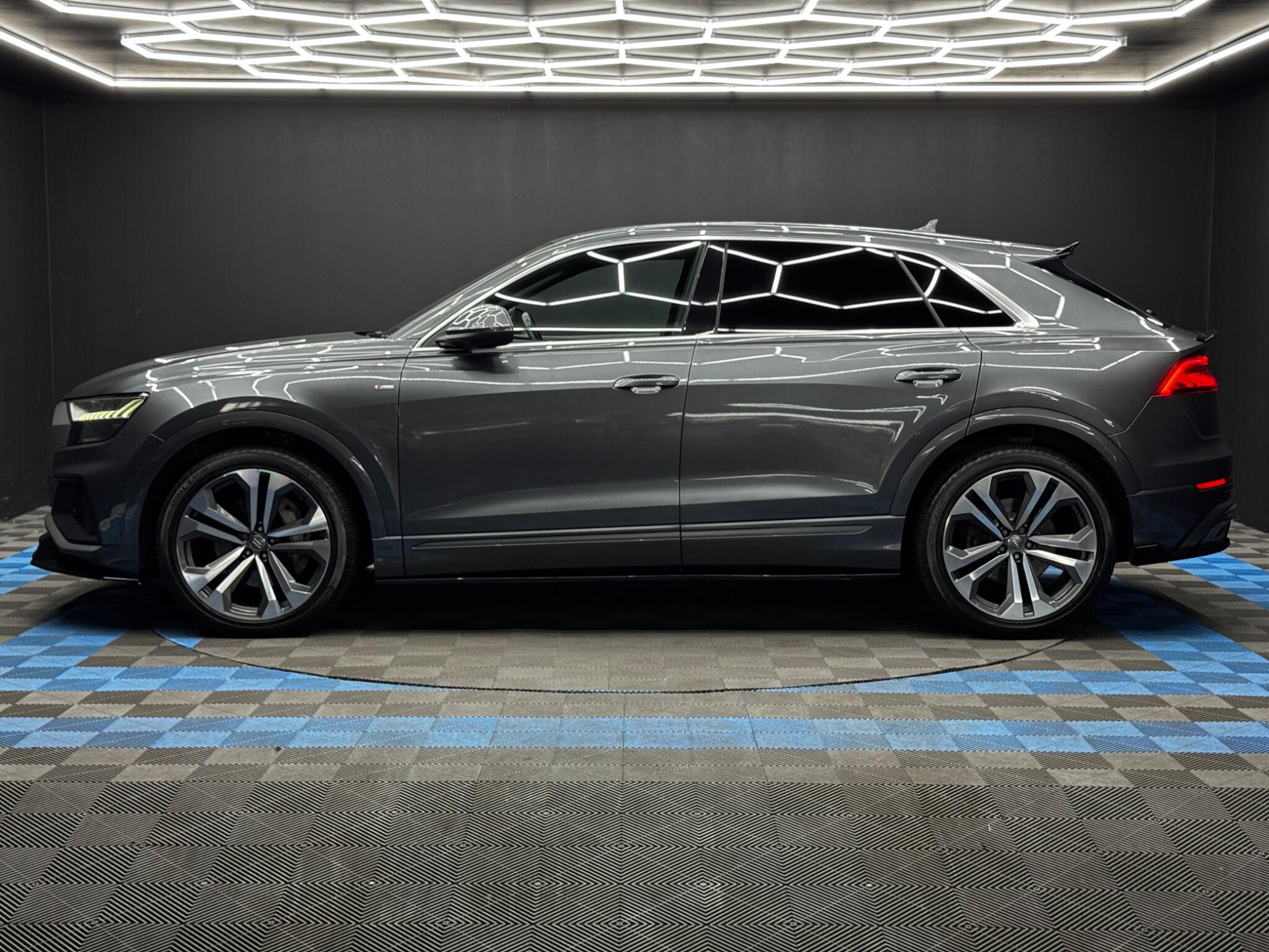 Audi Q8 view 8