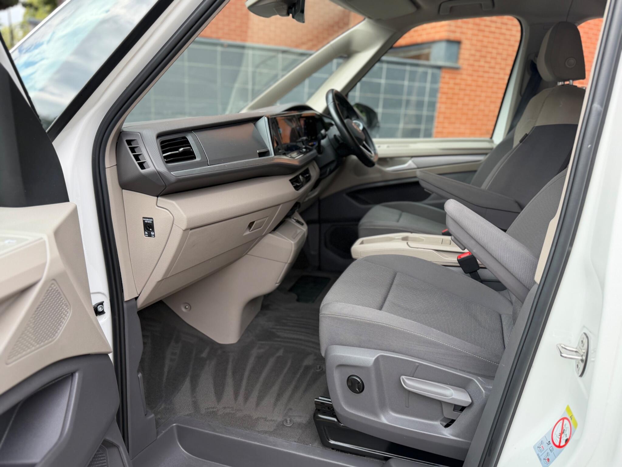 Volkswagen Multivan view 39
