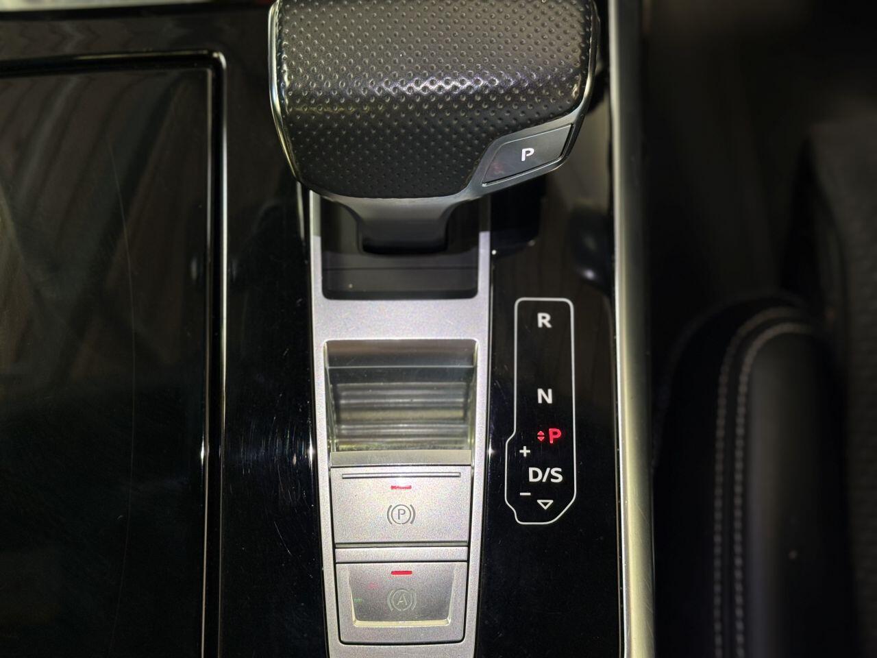 Audi Q8 view 56