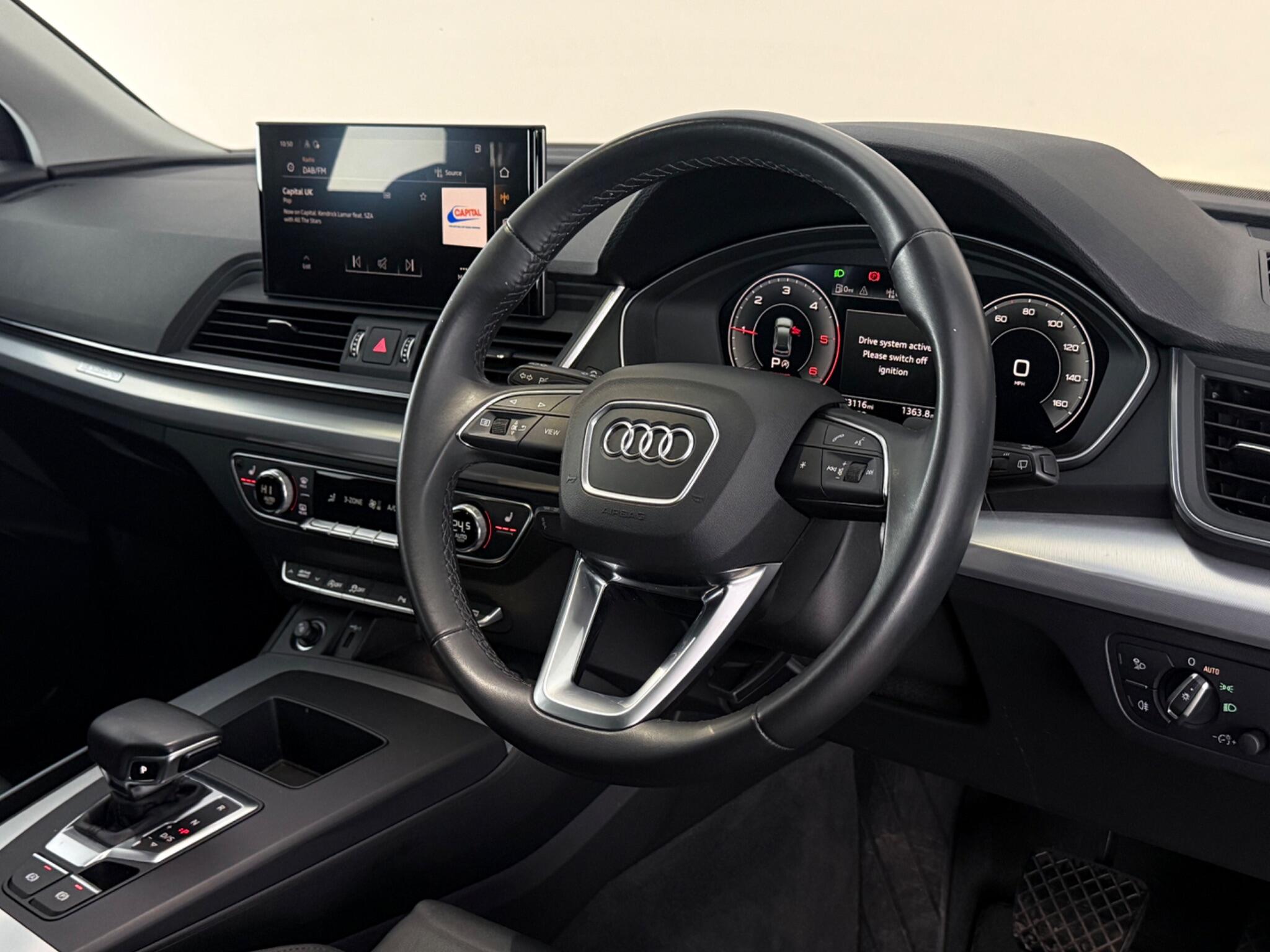 Audi Q5 view 3