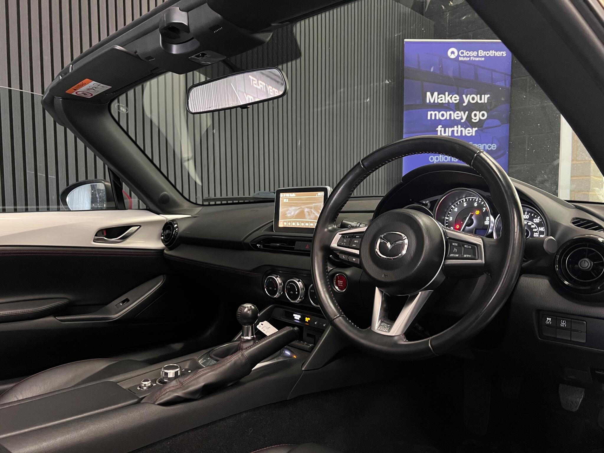 Mazda MX-5 view 3