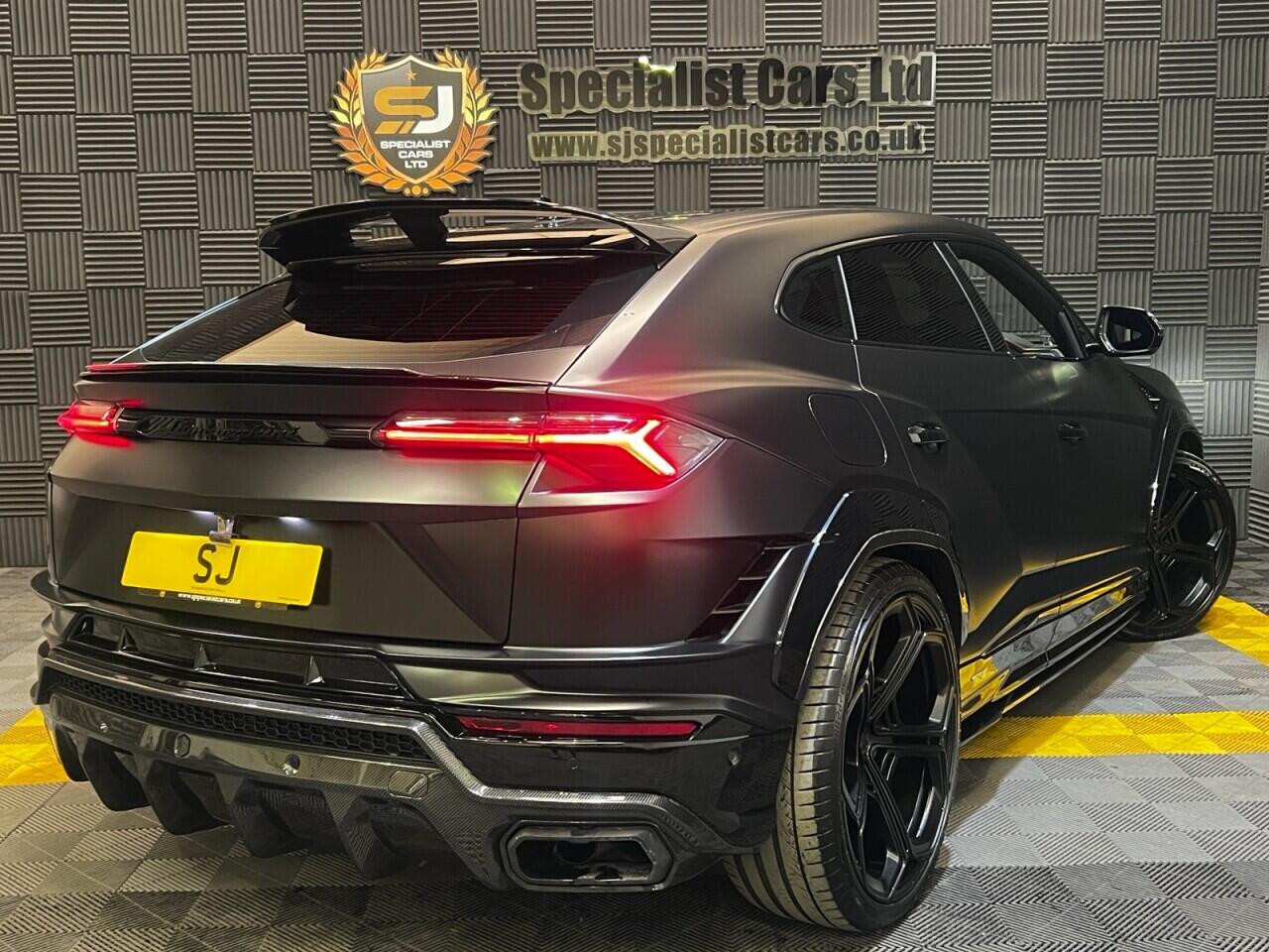 Lamborghini Urus view 31