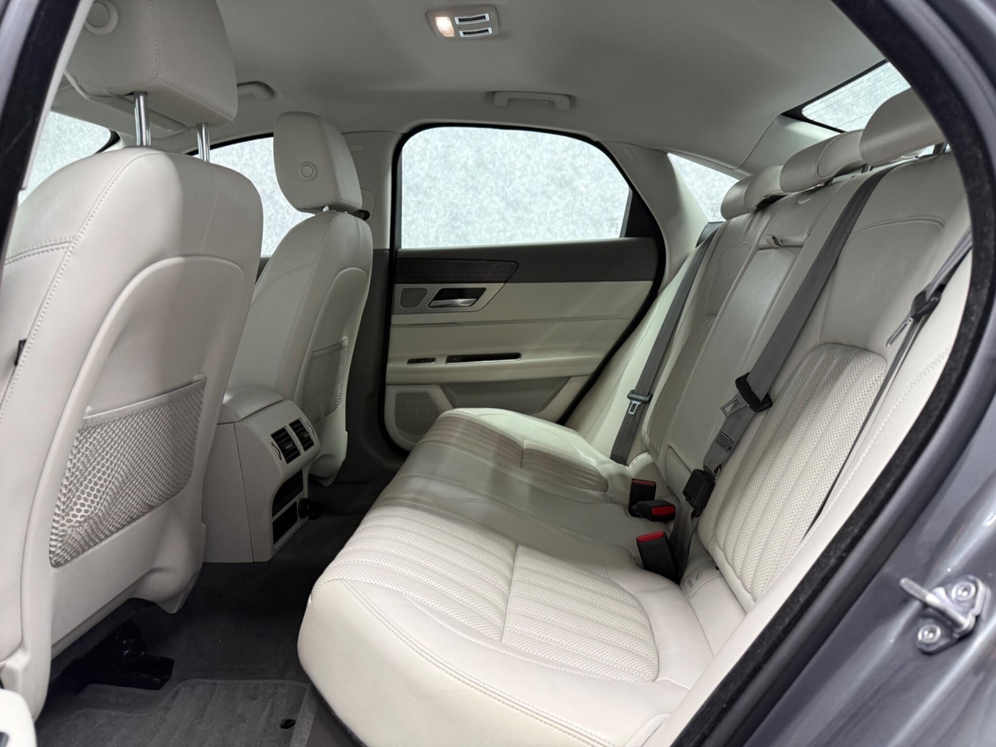 Jaguar XF view 9