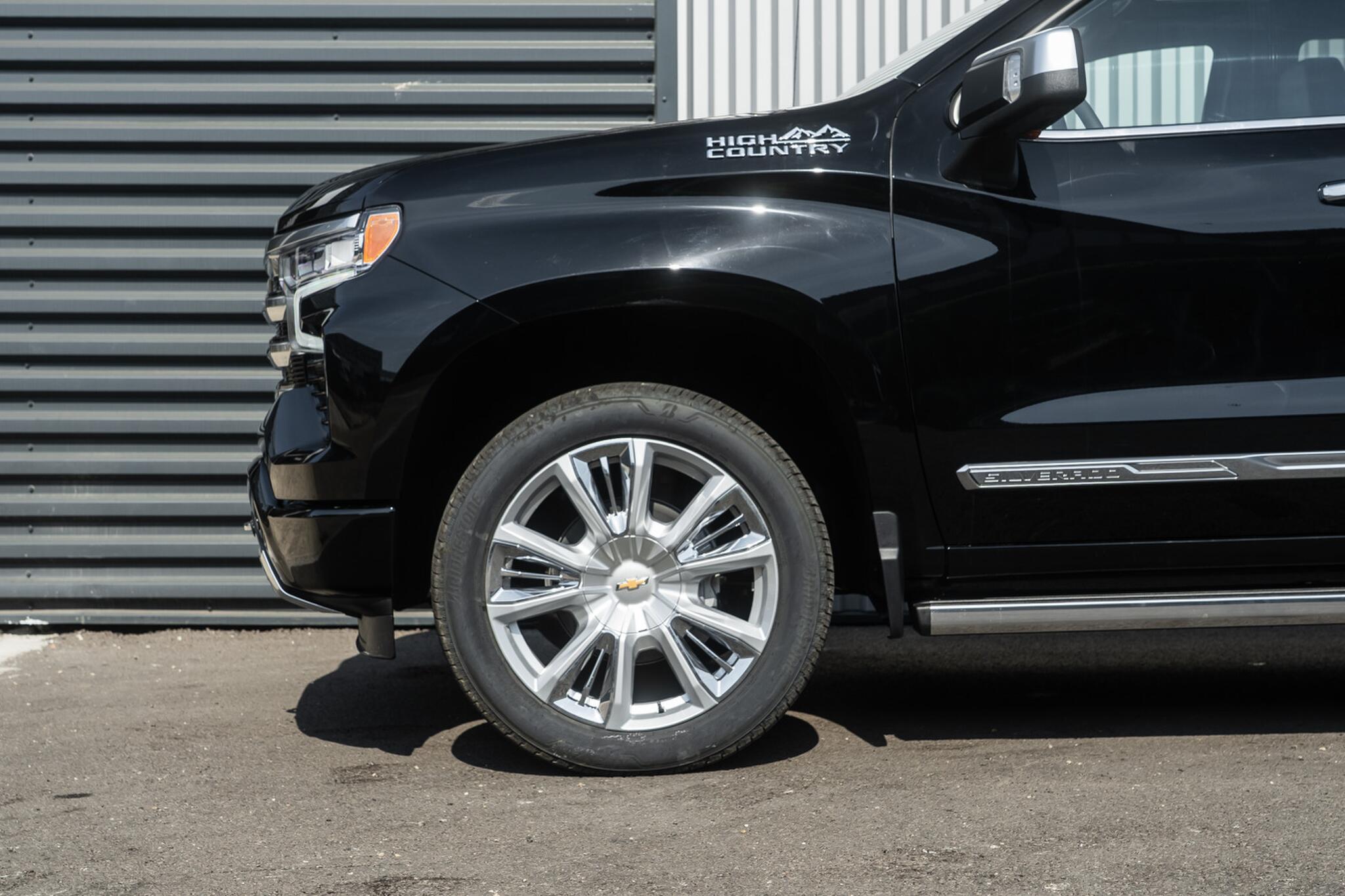 Chevrolet Silverado view 6