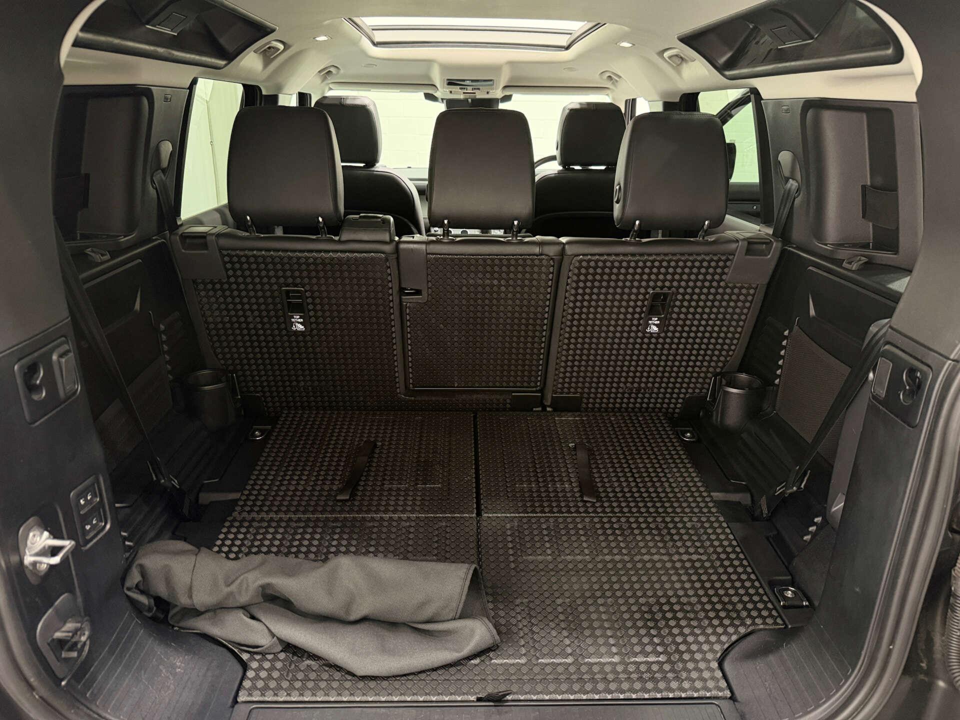 Land Rover Defender view 31