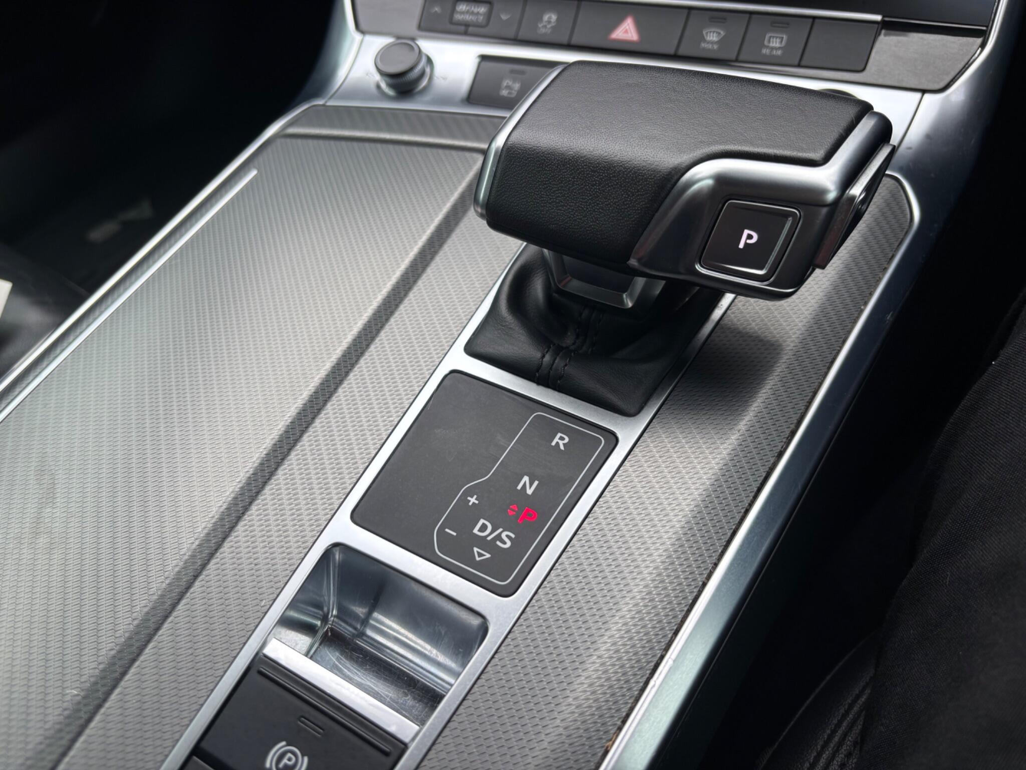 Audi A6 Avant view 24