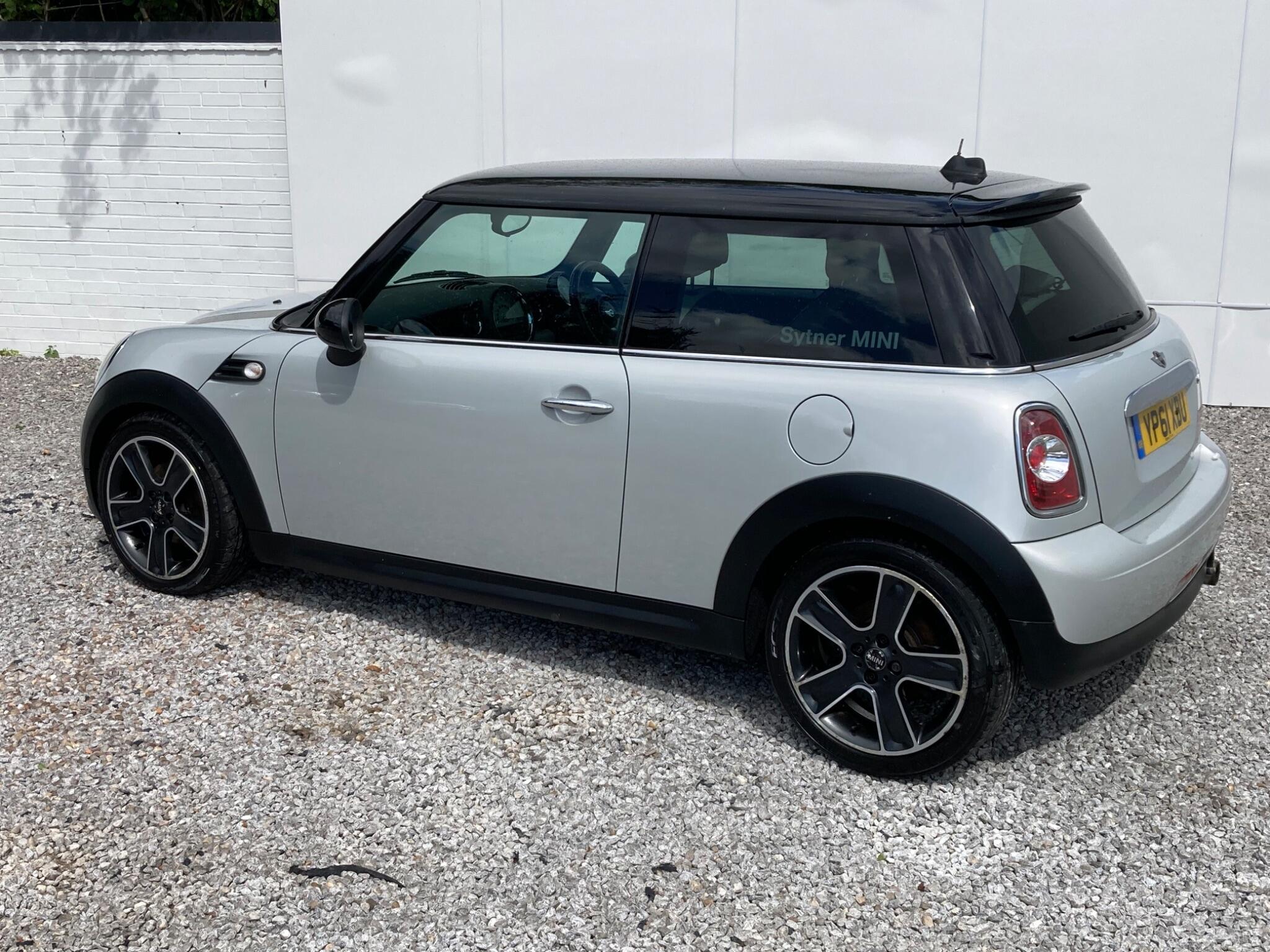 2011 MINI Hatch image 14