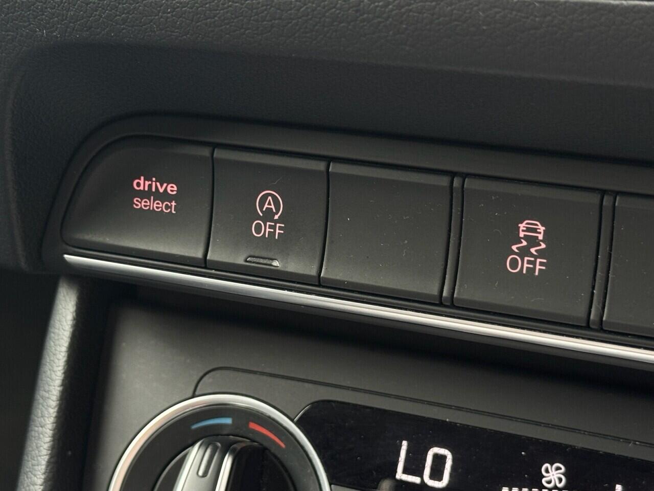 Audi Q3 view 22