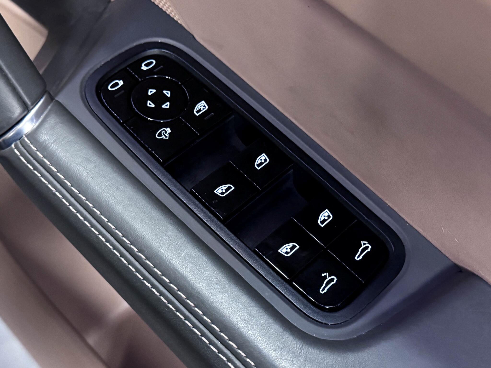 Porsche Cayenne view 31