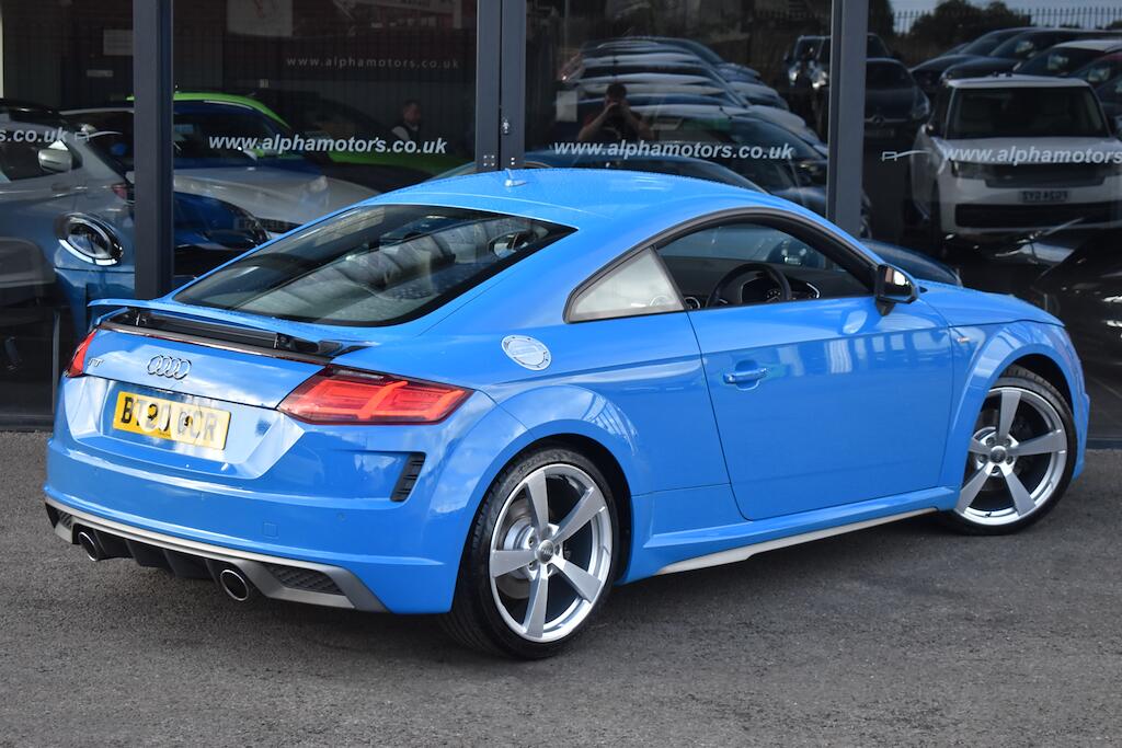 Audi TT view 3