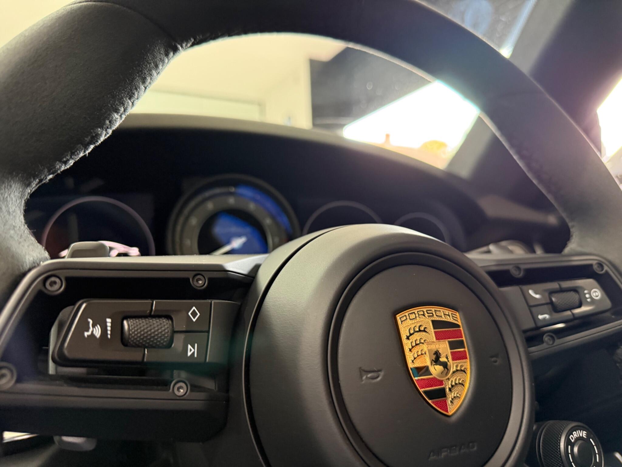 Porsche 911 view 33