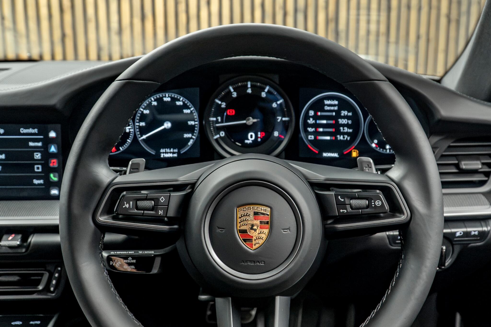 Porsche 911 view 33