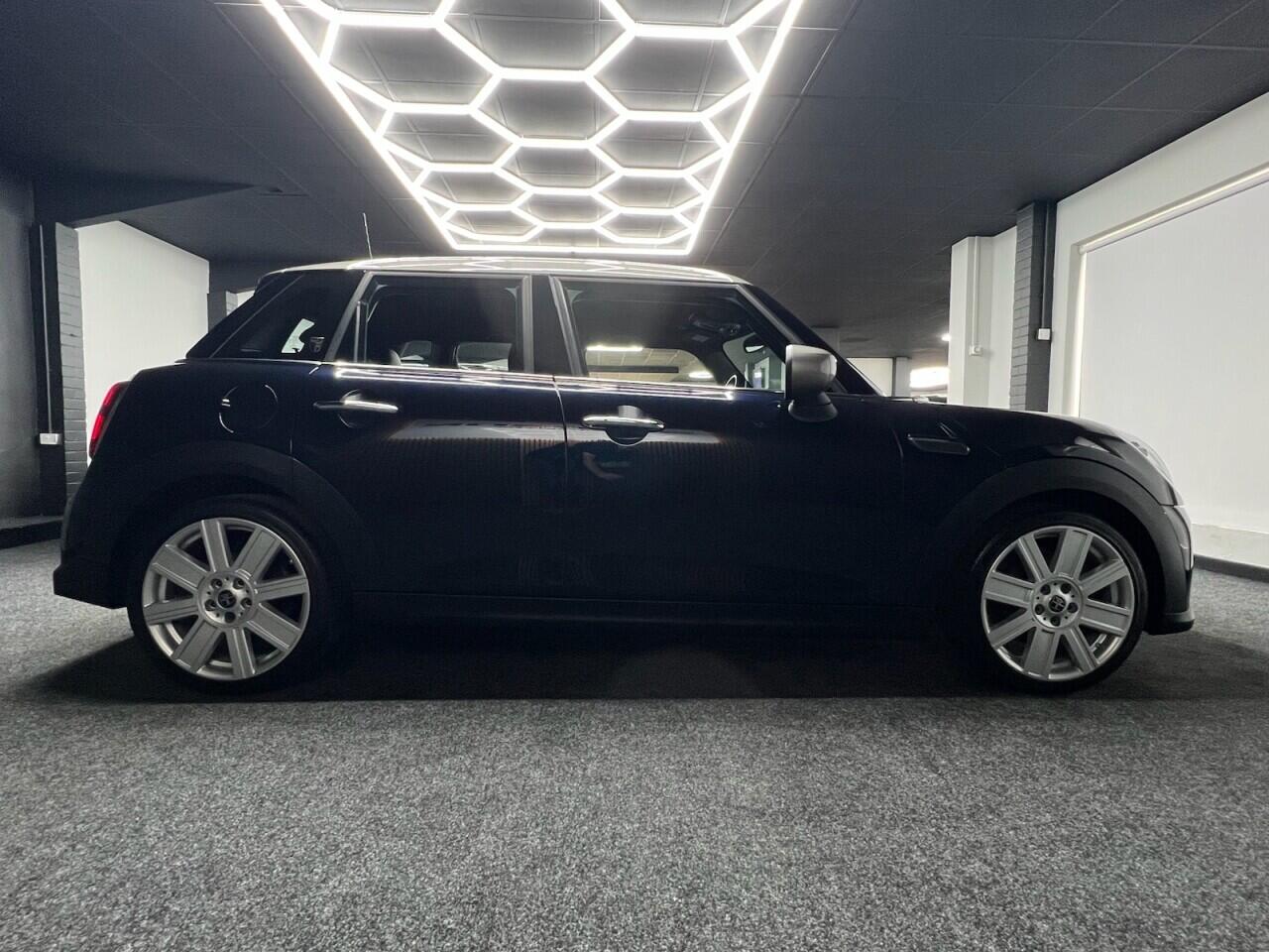 Mini Hatch view 15