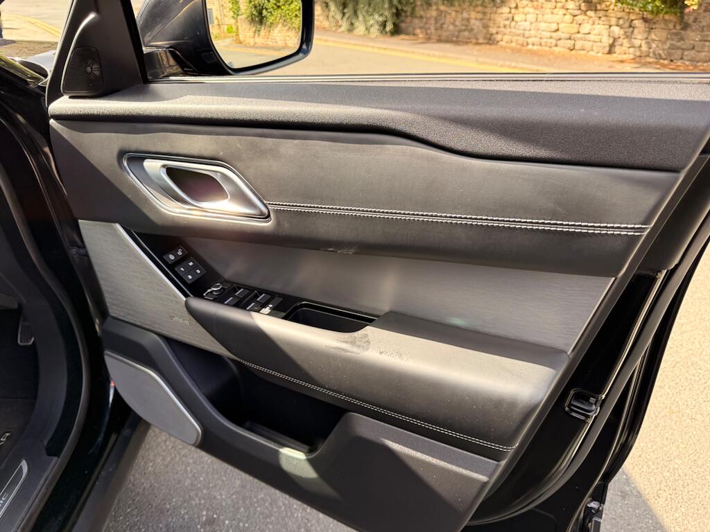 Land Rover Range Rover Velar view 43