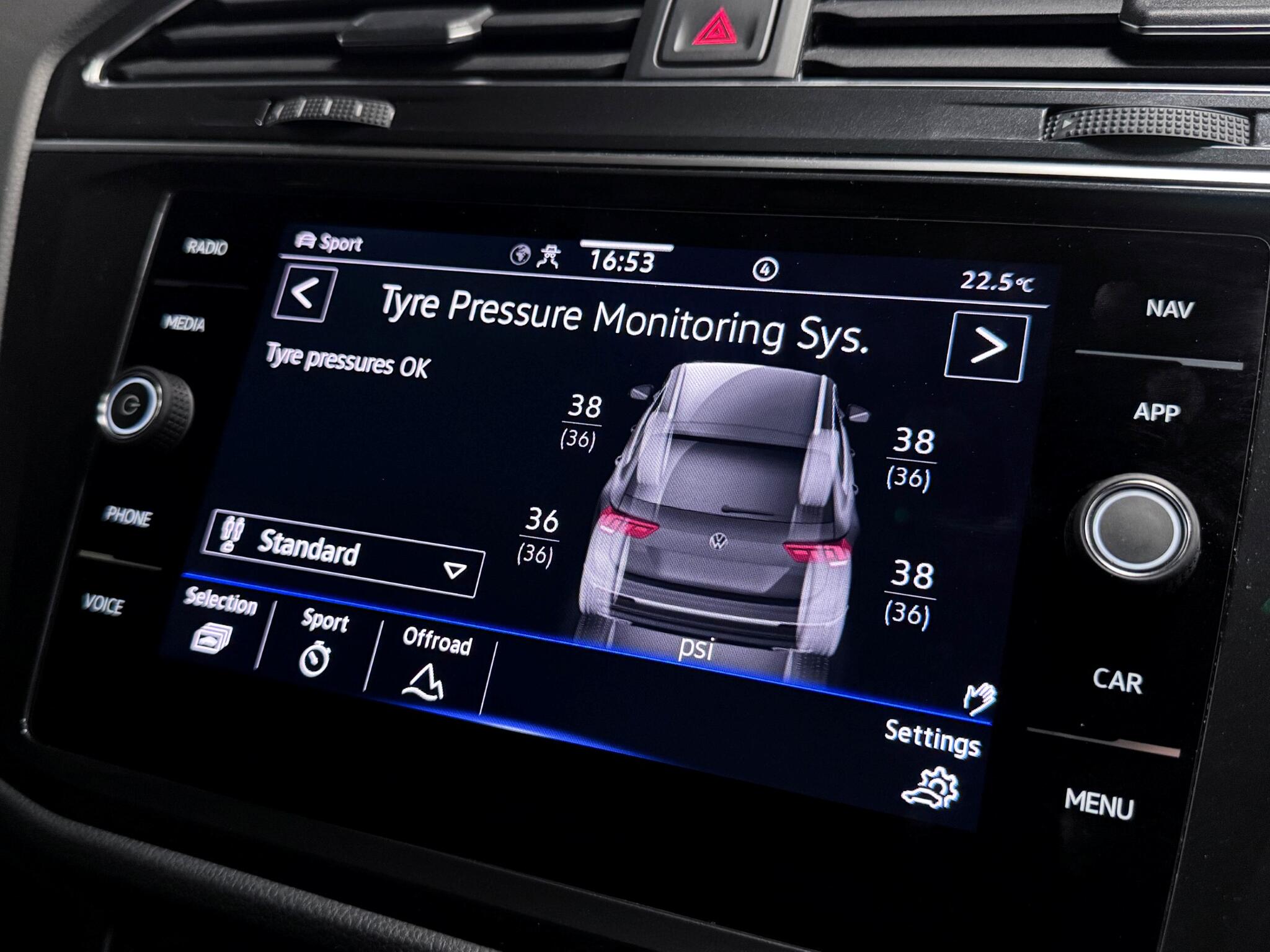 Volkswagen Tiguan view 44
