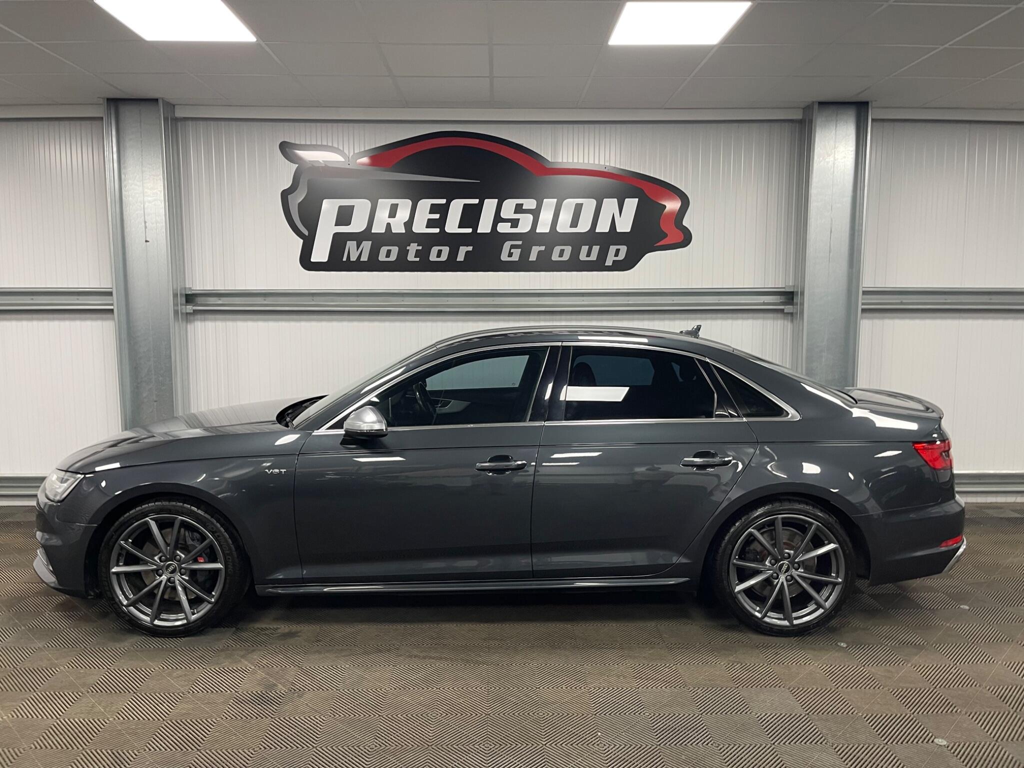 Audi S4 view 14