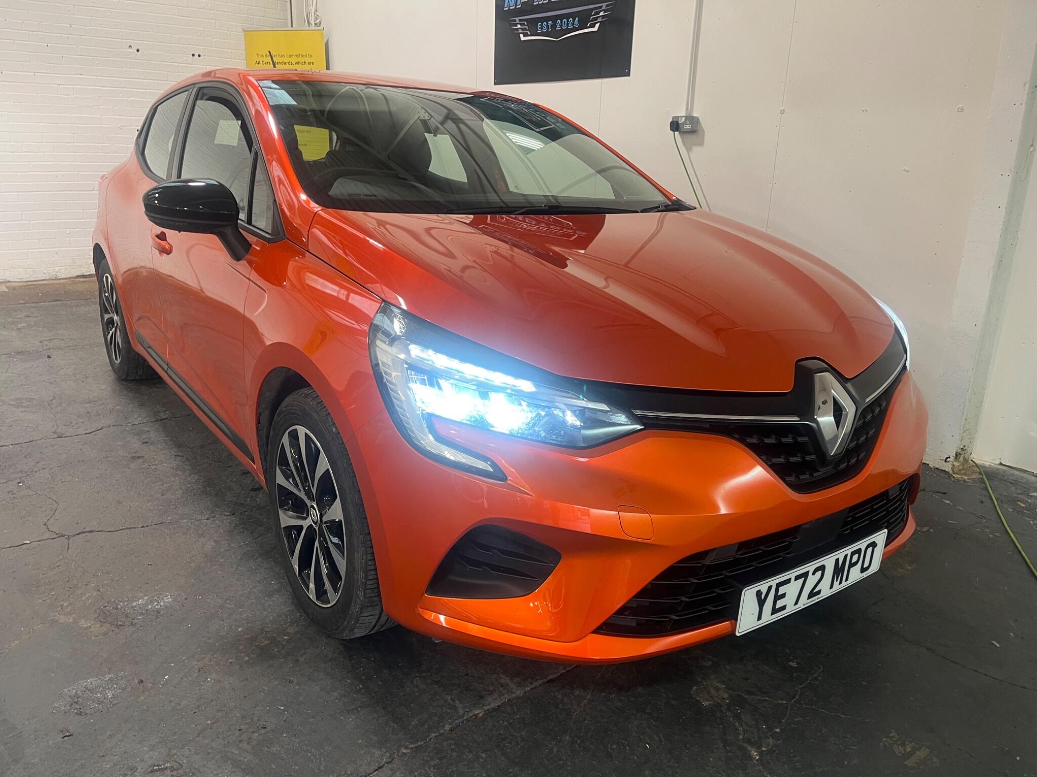 2022 Renault Clio 1.6 E-TECH Evolution Auto Euro 6 (s/s) 5dr • 33,021 miles image 1