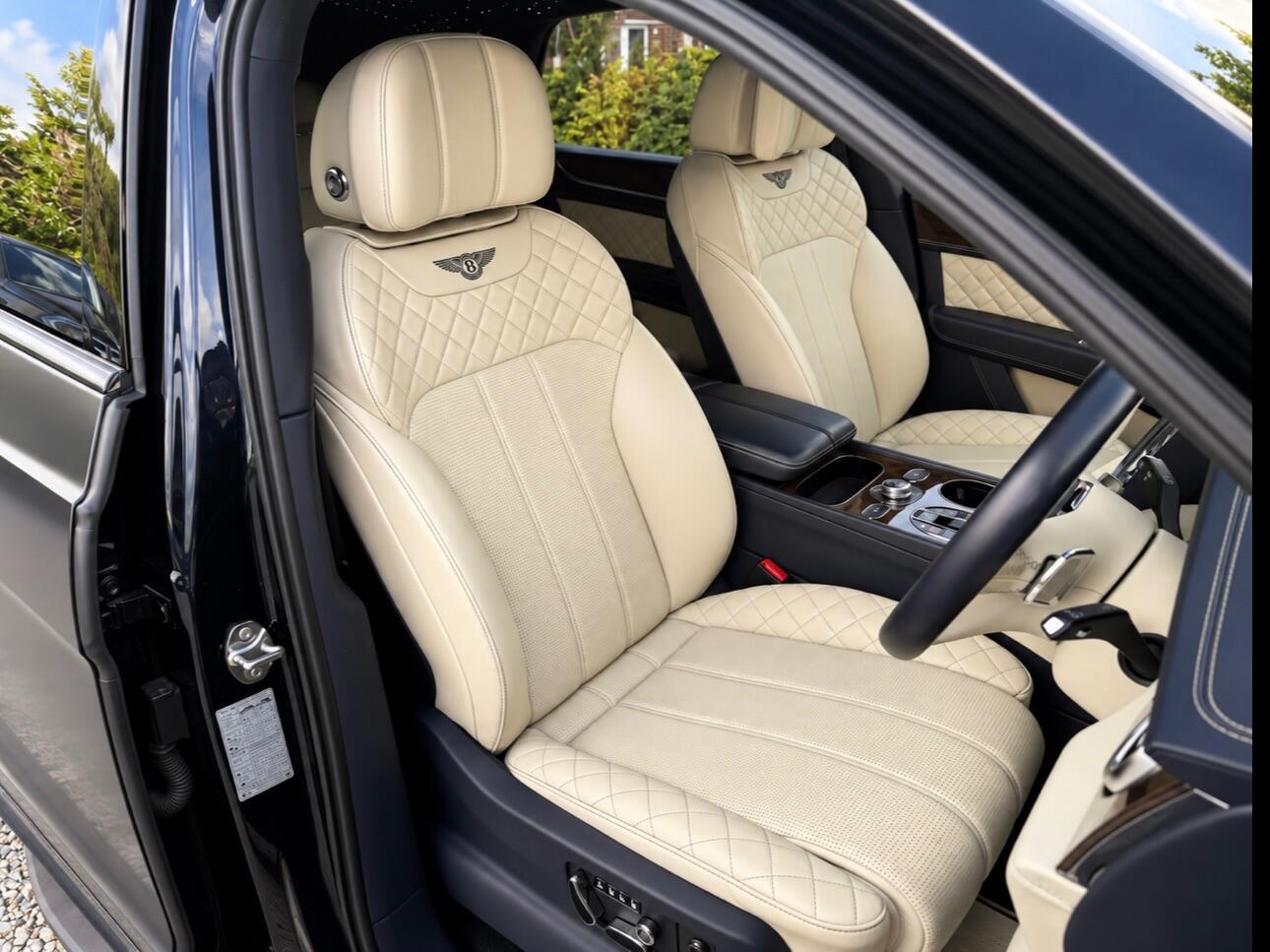 Bentley Bentayga view 23