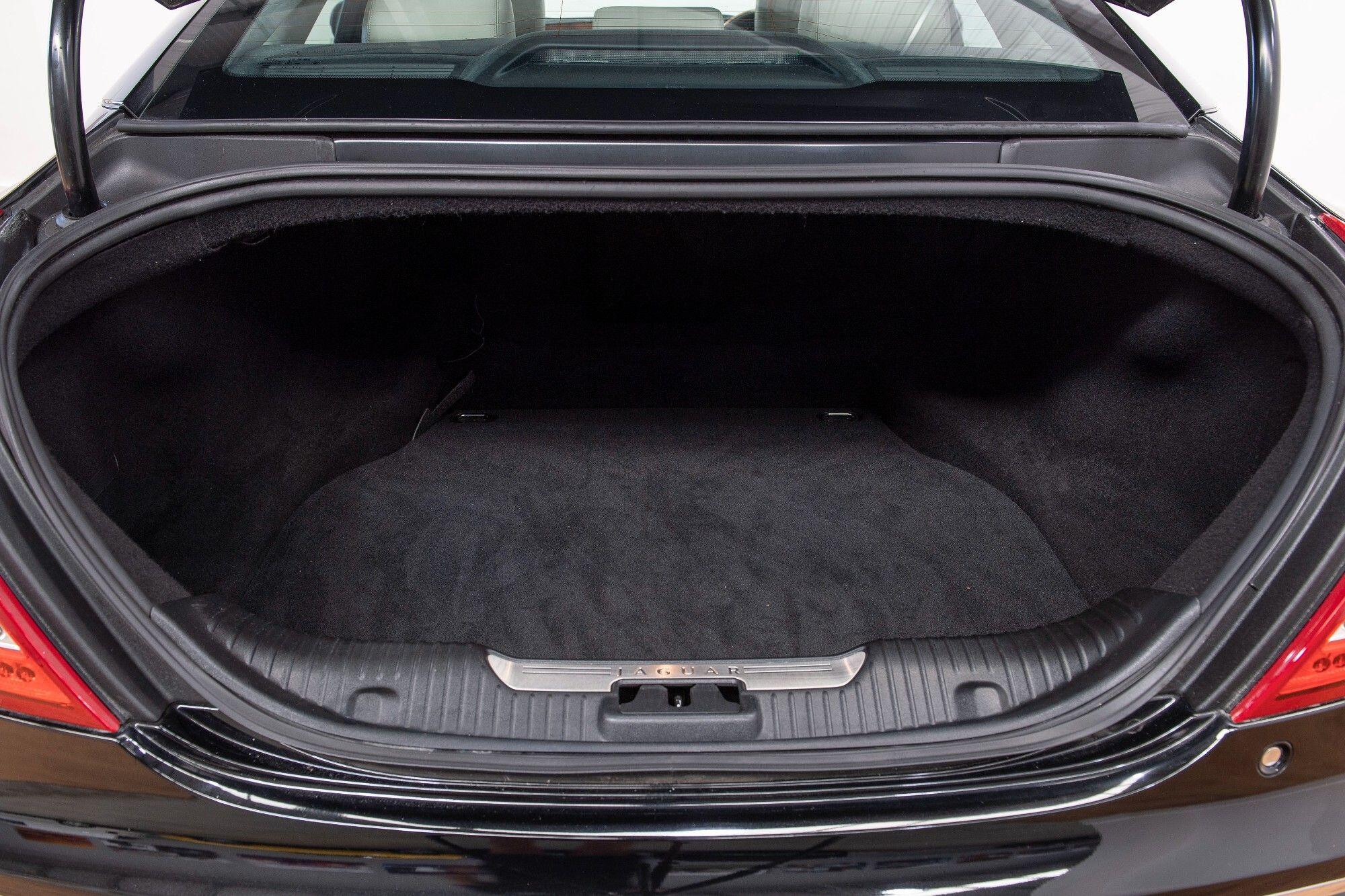 Jaguar XJ view 33