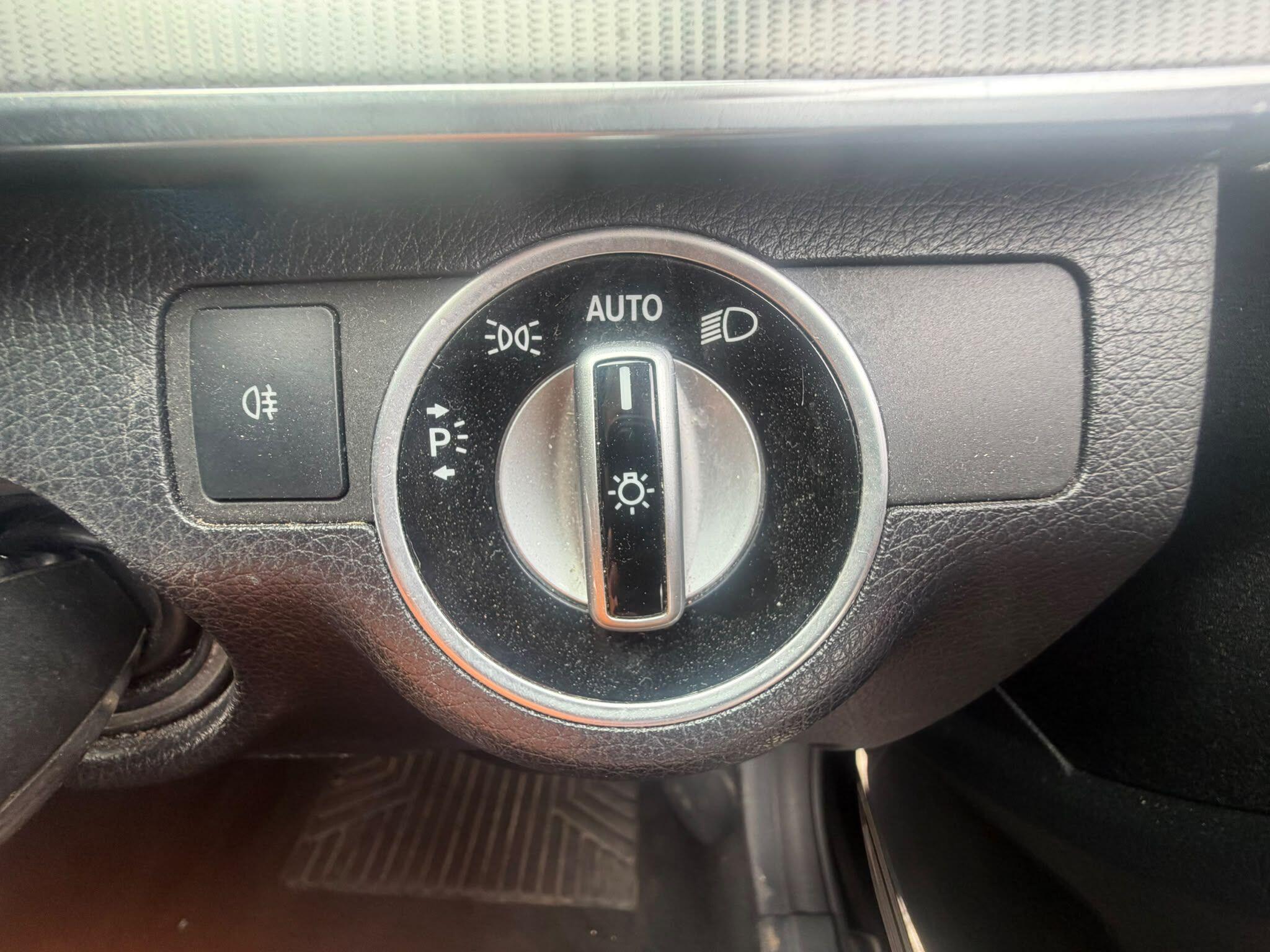 Mercedes-Benz E Class view 24