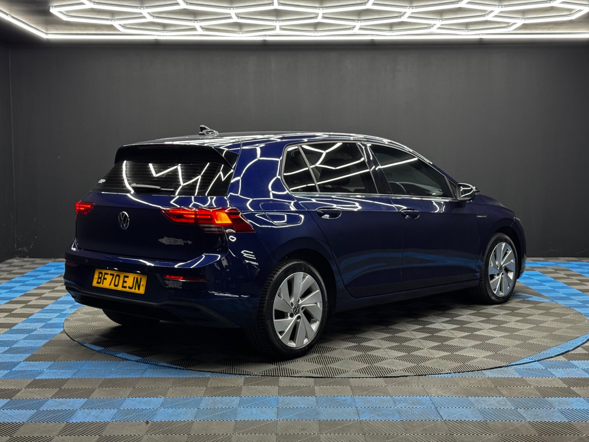Volkswagen Golf view 5
