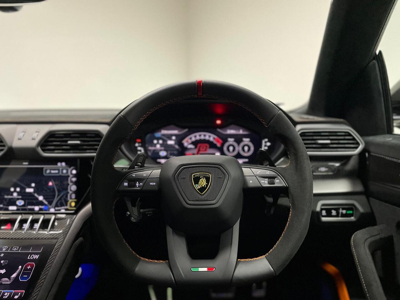 Lamborghini Urus view 35