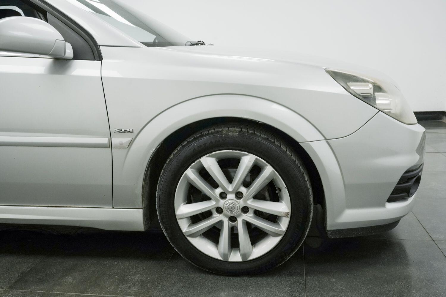 Vauxhall Vectra view 5